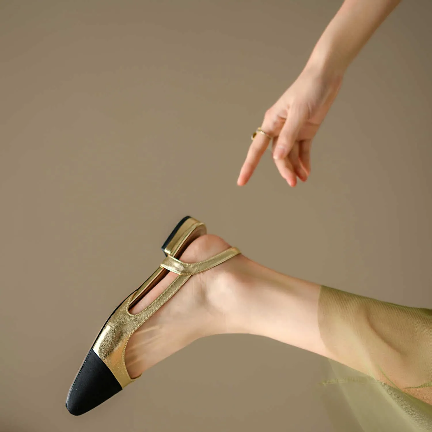 Cap Toe Sandals Leather for Women, Two Tone Closed Toed Slingback Slip On Low Heel Flats