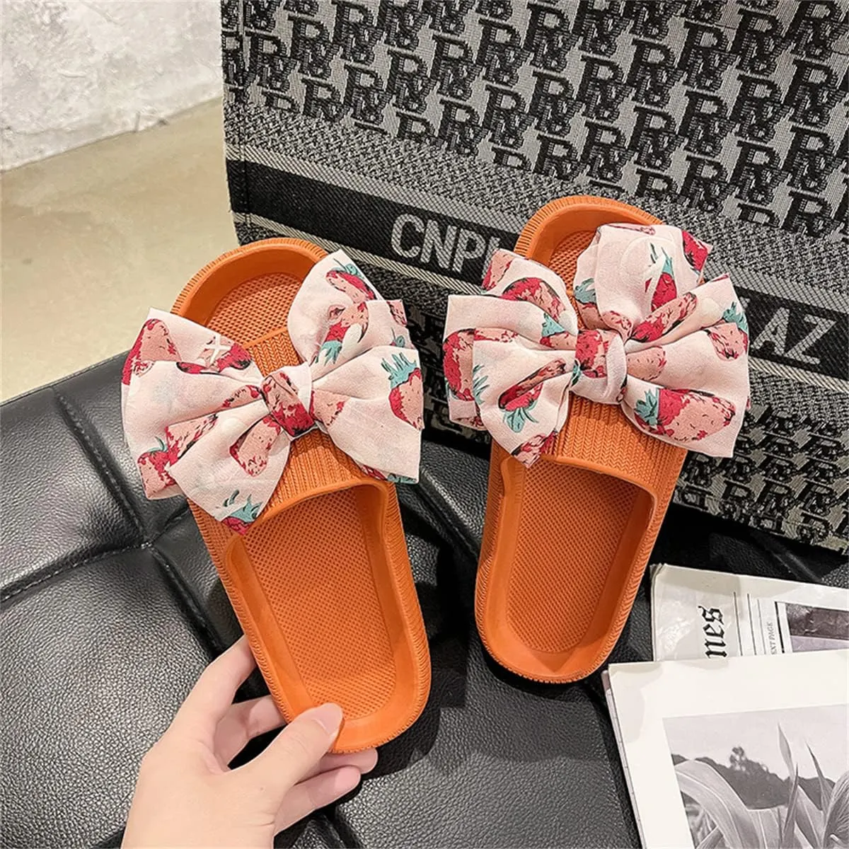 Flower Cloud Sliders for Women Non-Slip Bath Slippers House Quick Drying Slides Pillow Slipper Open Toe Soft Sandals Pink Yellow White Black