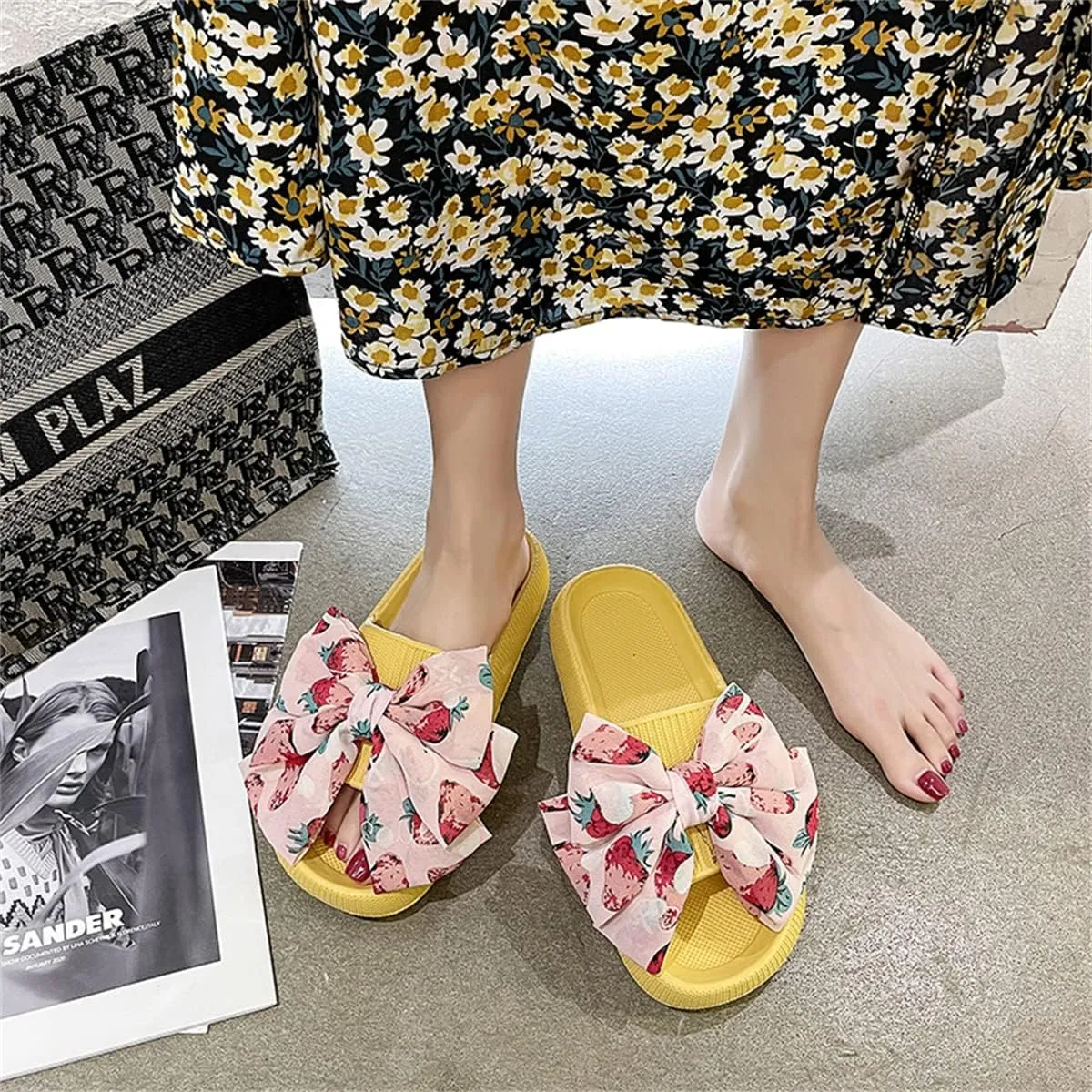 Flower Cloud Sliders for Women Non-Slip Bath Slippers House Quick Drying Slides Pillow Slipper Open Toe Soft Sandals Pink Yellow White Black