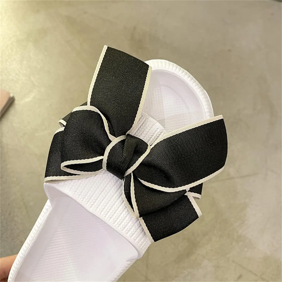 Flower Cloud Sliders for Women Non-Slip Bath Slippers House Quick Drying Slides Pillow Slipper Open Toe Soft Sandals Pink Yellow White Black