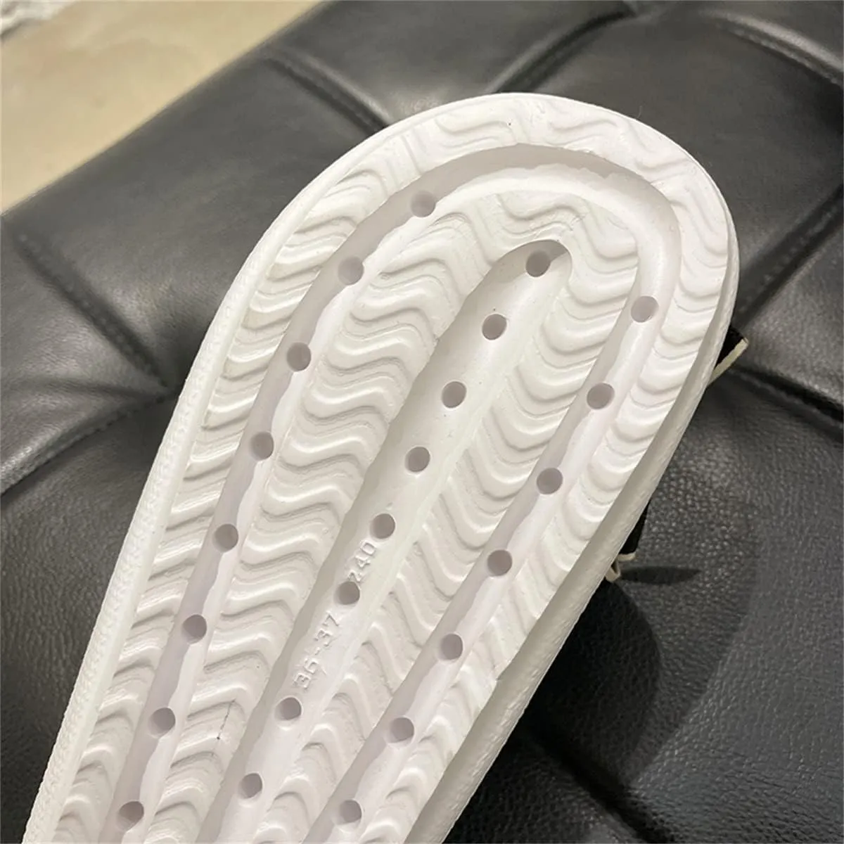 Flower Cloud Sliders for Women Non-Slip Bath Slippers House Quick Drying Slides Pillow Slipper Open Toe Soft Sandals Pink Yellow White Black