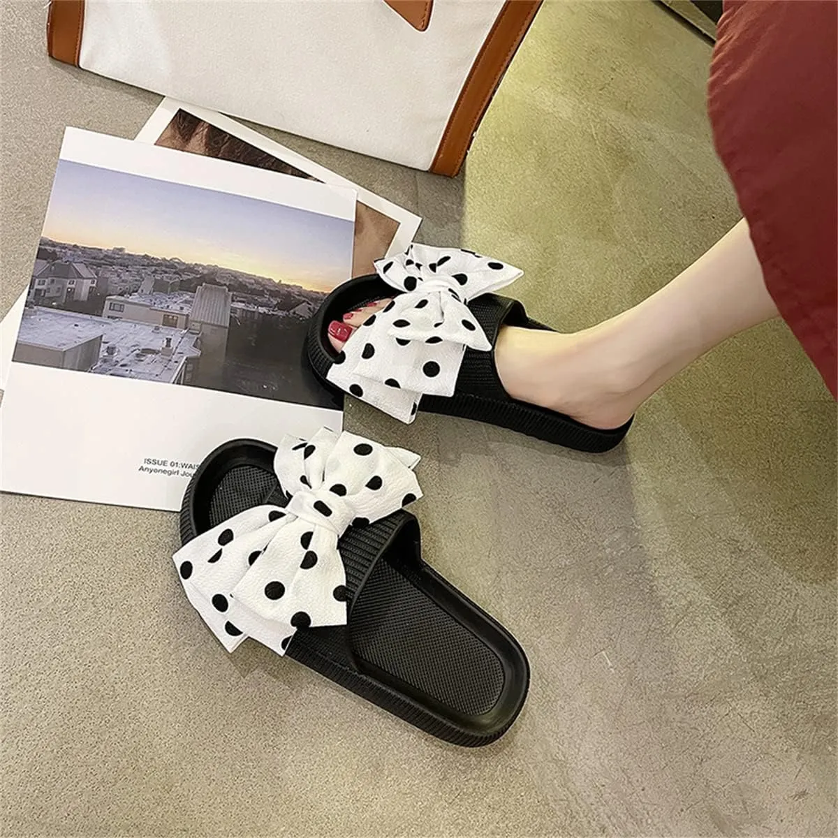 Flower Cloud Sliders for Women Non-Slip Bath Slippers House Quick Drying Slides Pillow Slipper Open Toe Soft Sandals Pink Yellow White Black