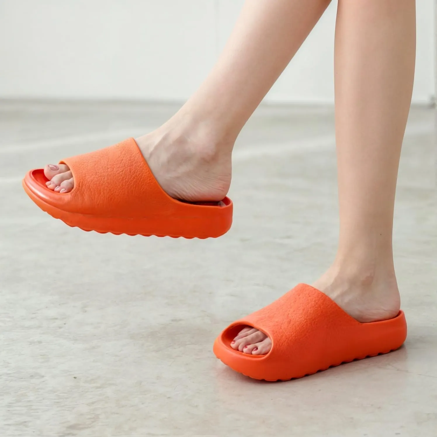 Pillow Slippers for Women and Men Cloud Platform Slides Anti Slip Cloud Slippers Lightweight EVA Comfy Shower Slides Open Toe Sandals for Indoor and Outdoor