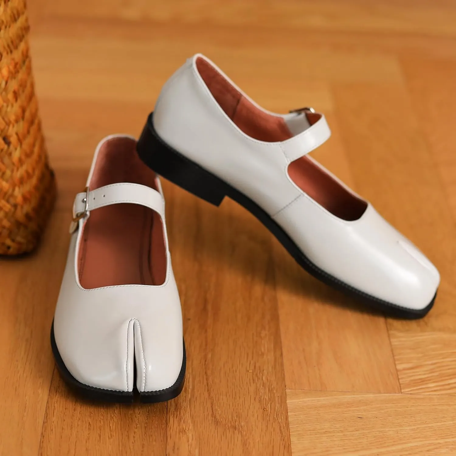 Tabi Mary Jane Shoes Women Split Toe Low Heel with Ankle Buckle Strap Flats Shoes for Women